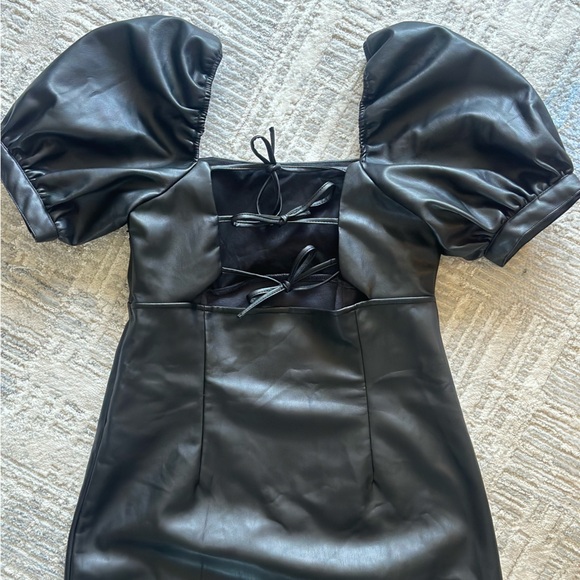 ❌FREE H&M faux leather fitted dress - Picture 4 of 8